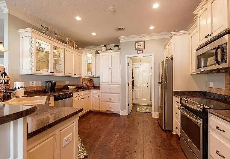 612 Barnside Ln — Photo 7