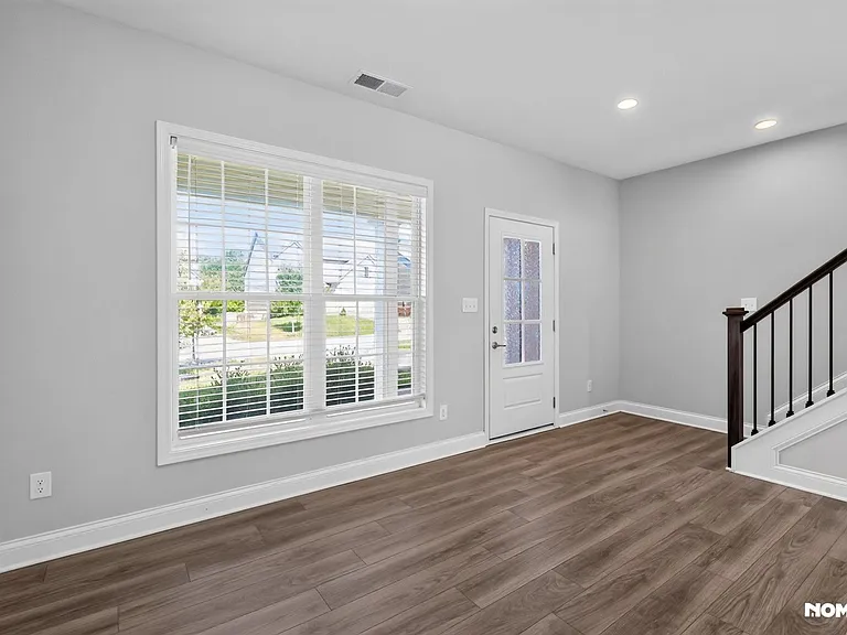 105 Irondale Ct — Photo 4