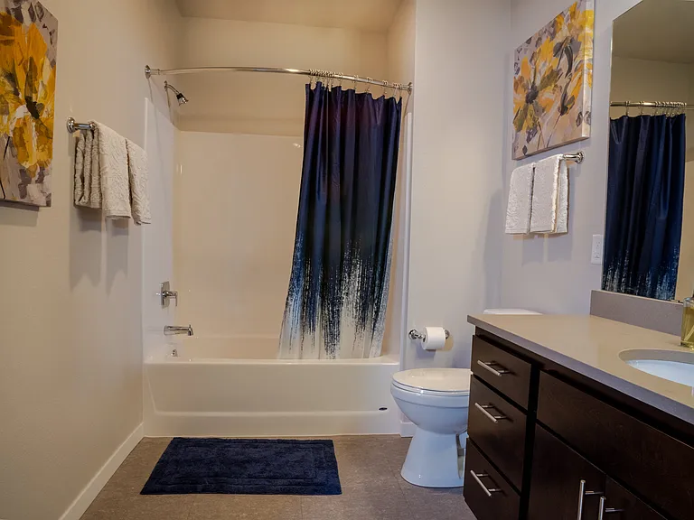 One Glenn Place — Photo 7