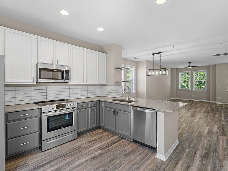 2632 Weddington Ave — Photo 6