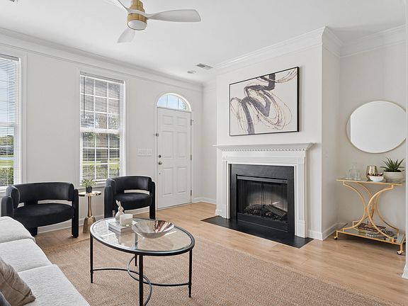 5th image of 808 Rue Dr