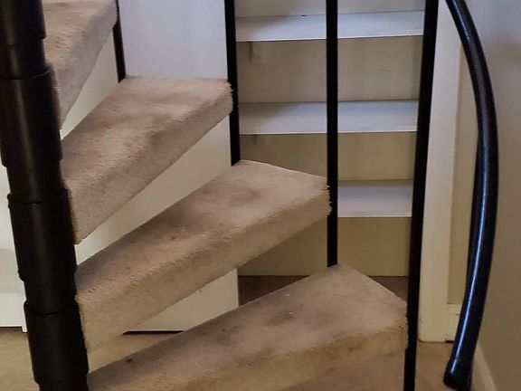 Stairs to the second floor. NOTE: All carpets are being cleaned !!!