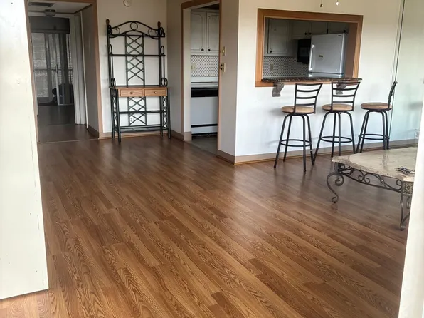 700 Village Green Ct APT 306, Palm Springs, FL 33461