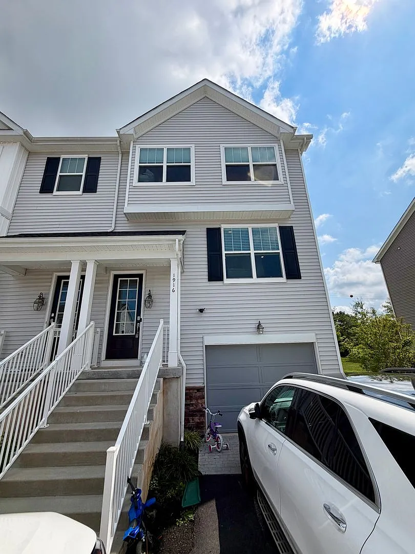 Stunning 3-Bed/2.5 Bath in Downingtown! Available Mid-January! — Photo 2