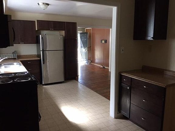 4th image of 108 N Quince Ave