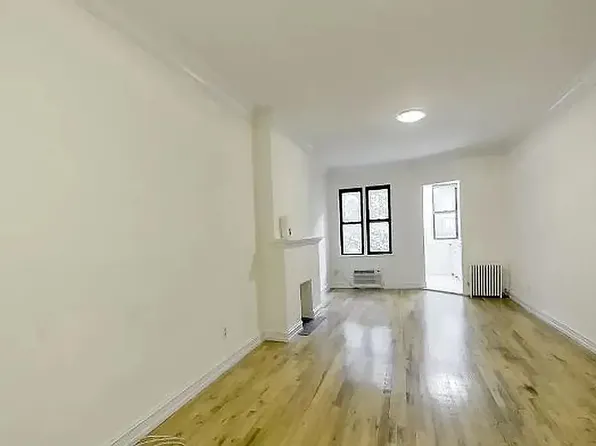 426 E 81st St APT 2C, New York, NY 10028