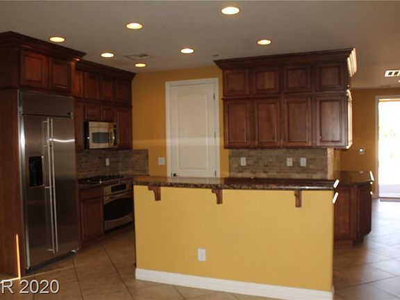 3rd image of 71 Avenza Dr