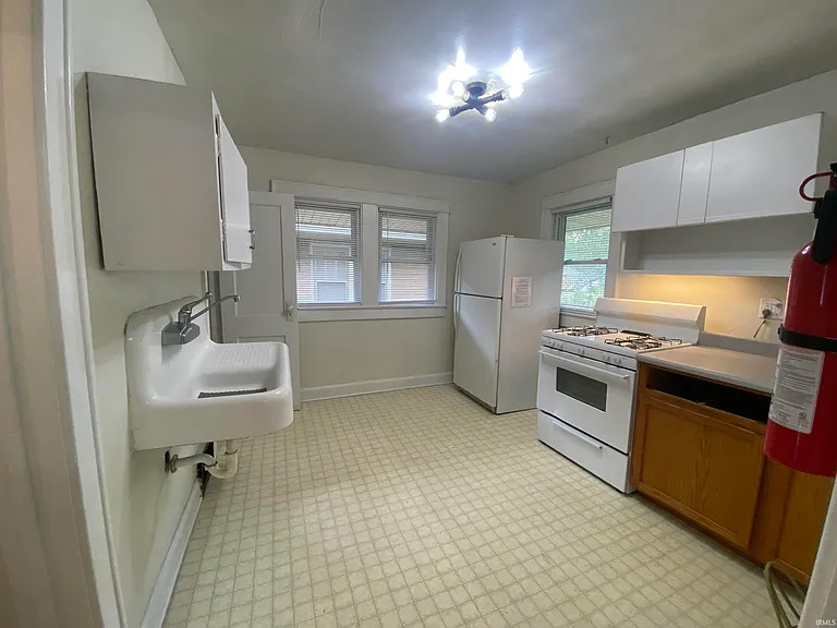 1407 S Washington St #B — Photo 8