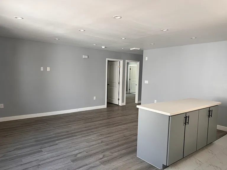 1124 E 45th St — Photo 3