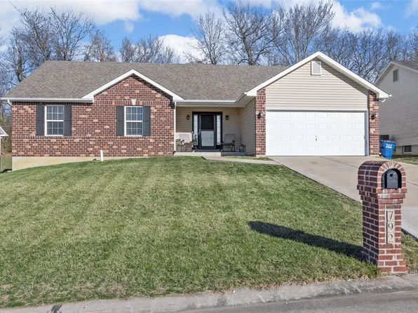 792 Pecan Hill Dr, Saint Charles, MO 63304