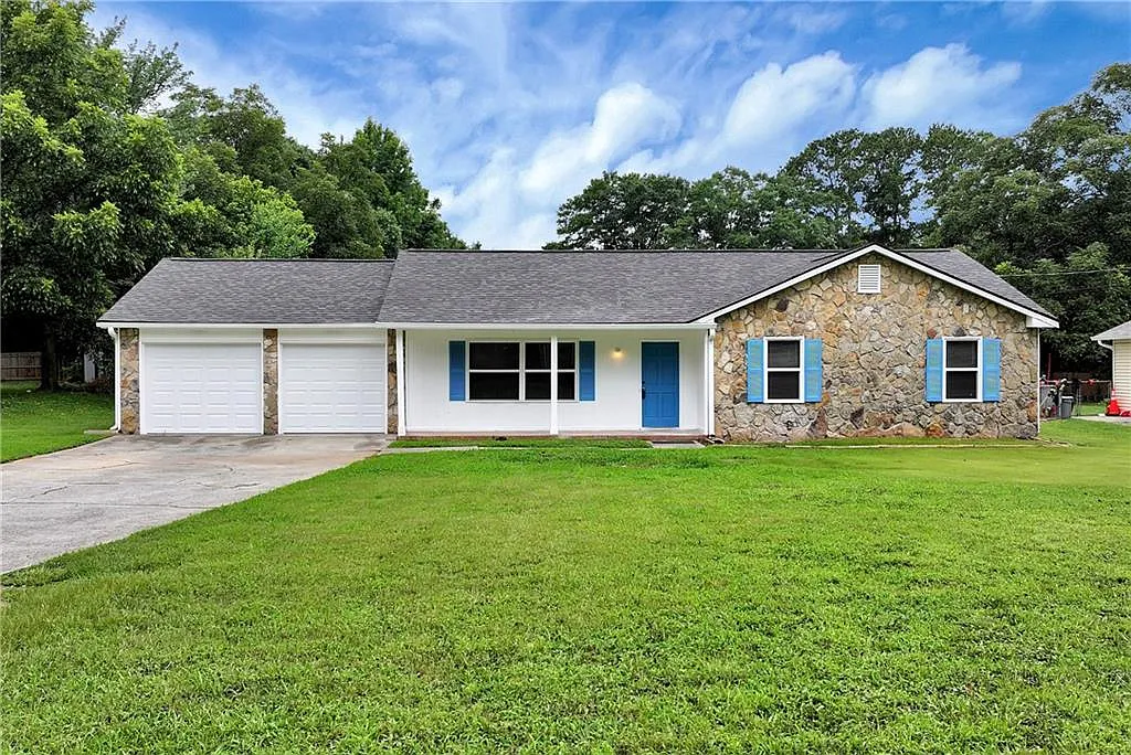 3 bed, 2.0 bath, 1396 sqft, $2,100 — Photo 1