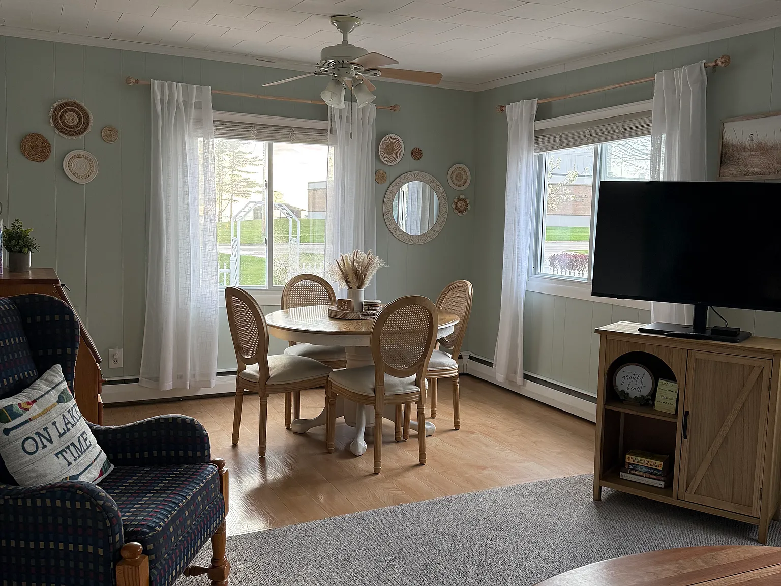 N Lakeshore Dr, Ludington — Photo 2