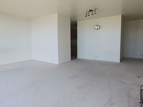 3rd image of 2901 S Michigan Ave APT 1710