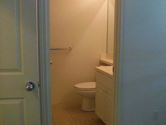 2nd bedroom full bath