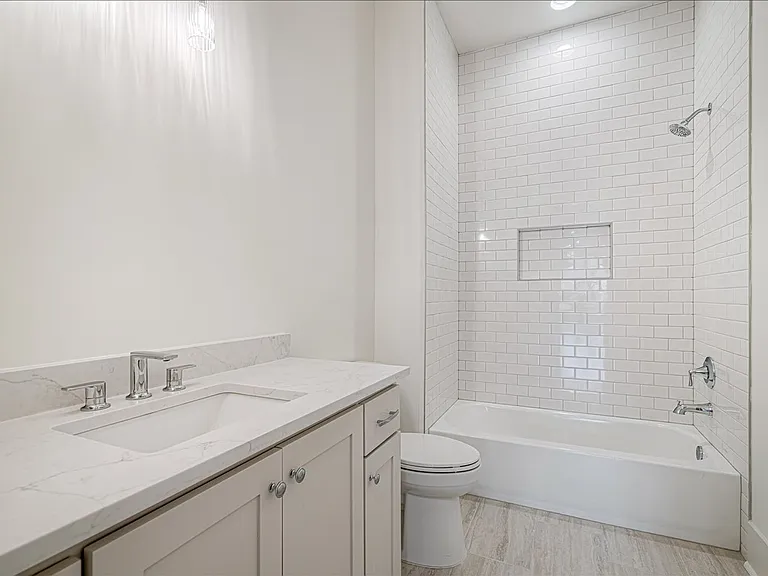 5472 Park Ave — Photo 9