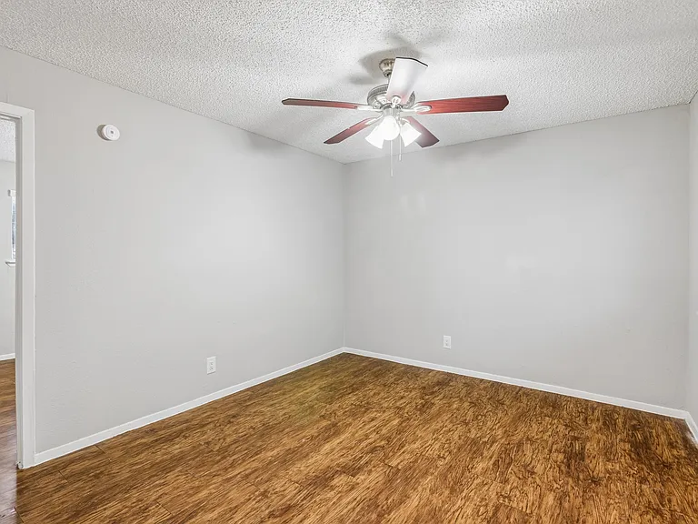 Lamar Place Apartments — Photo 63