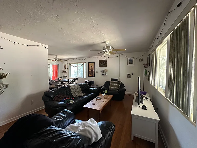 3125 W University Ave — Photo 8