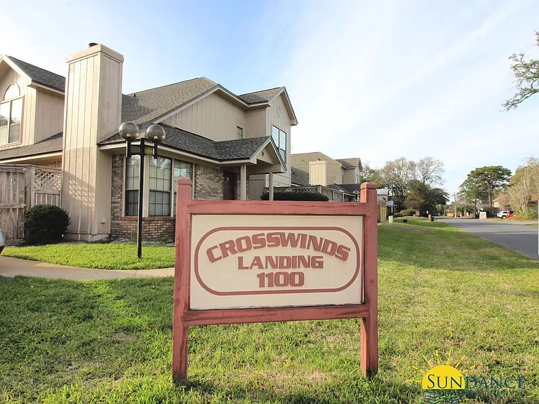 1100 Crosswinds Lndg #13 — Photo 1