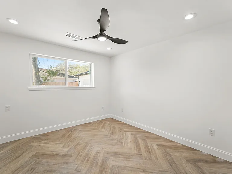 10722 Lynbrook Dr — Photo 14