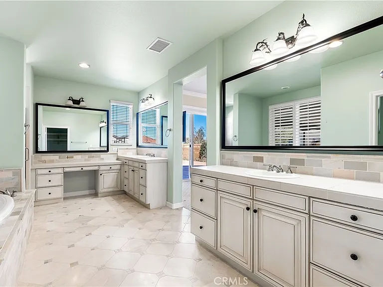 3037 W Avenue M4 — Photo 45