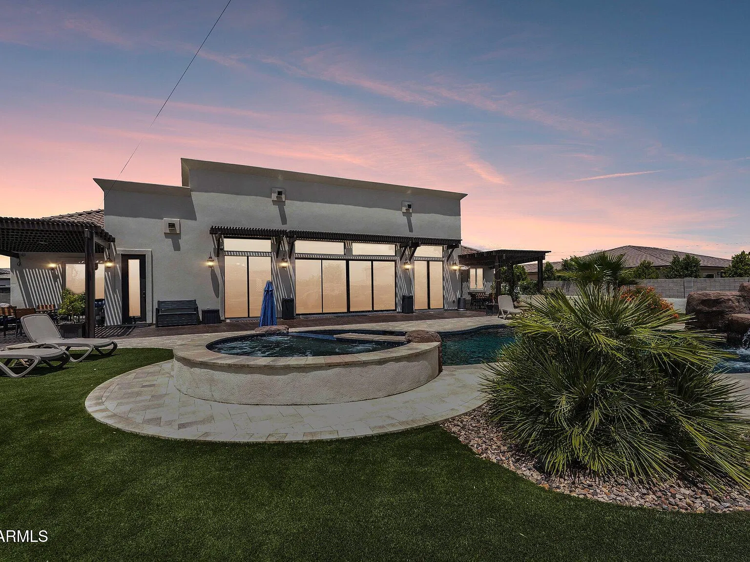 4 bed, 4.5 bath, 5639 sqft, $7,500 — Photo 2