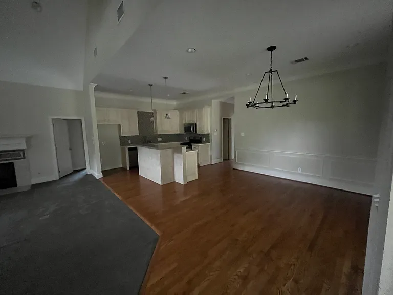 902 S Paris St — Photo 4