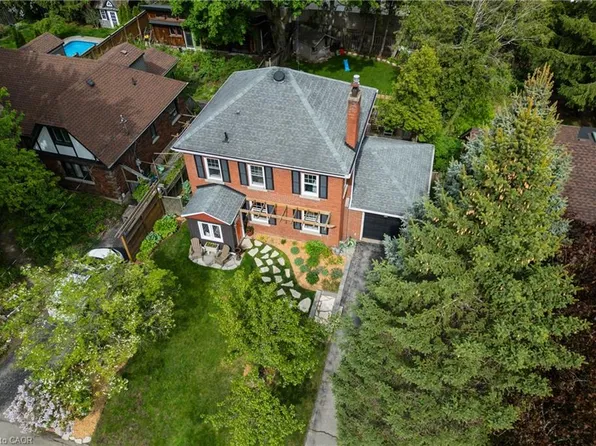 13 Tweedsmuir Ave, Dundas, ON L9H 4H6