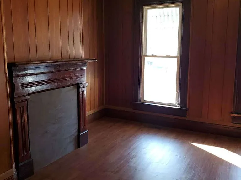 536 Saint Paul Ave — Photo 4