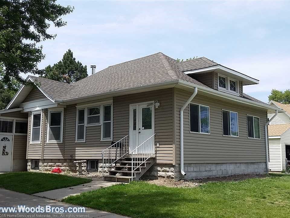 1st image of 824 S Cowan Ave