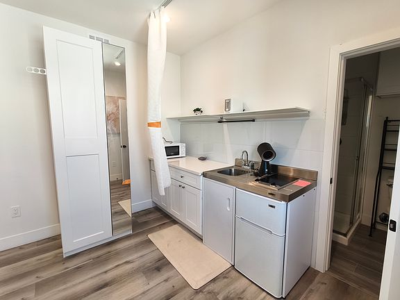 3rd image of 3020 S Normandie Ave #E4-1