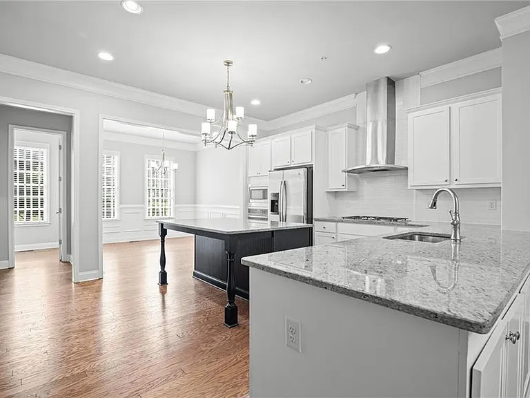 335 Rose Garden Ln — Photo 11