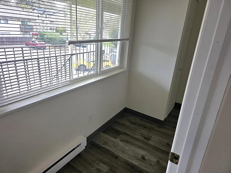 300 Whitesell St W #7 — Photo 6