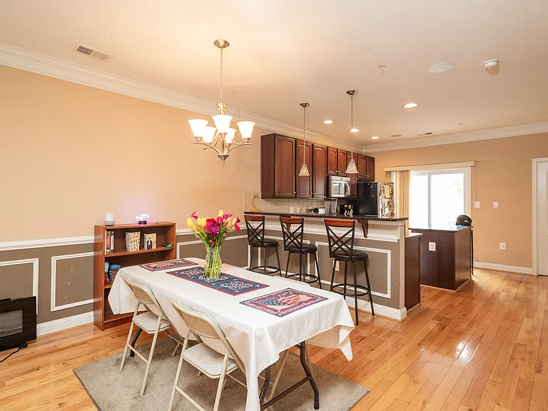 1718 Mount Pleasant Ave — Photo 4