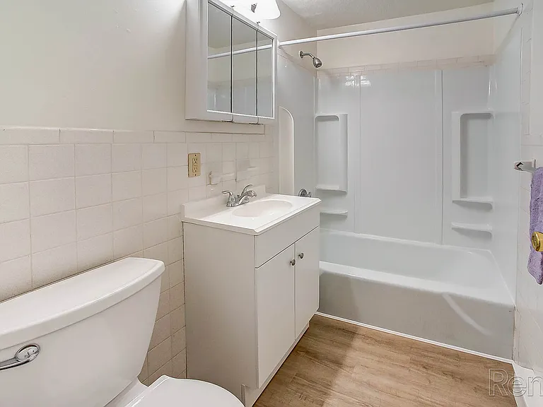Ashley Arms Apartments — Photo 24