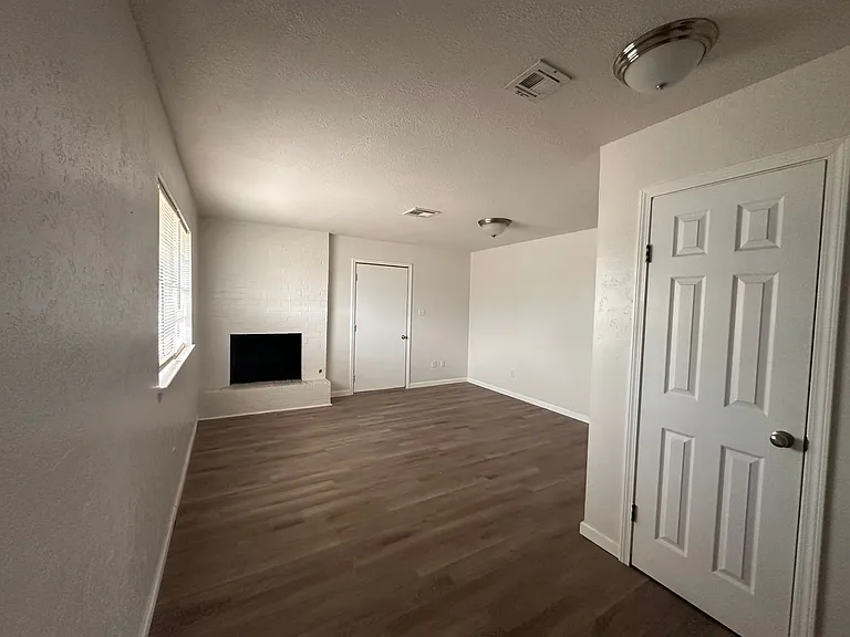 6623 NW Denver Ave — Photo 3