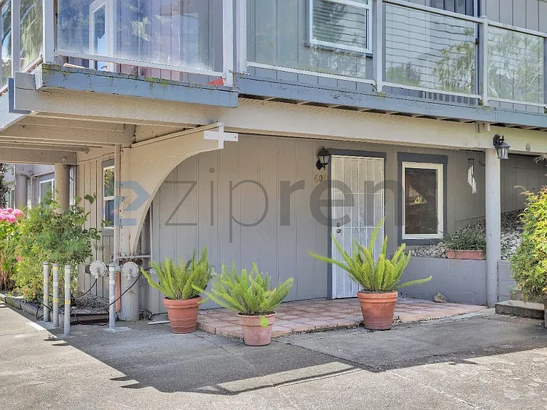 609 Drake Ave #2 — Photo 2