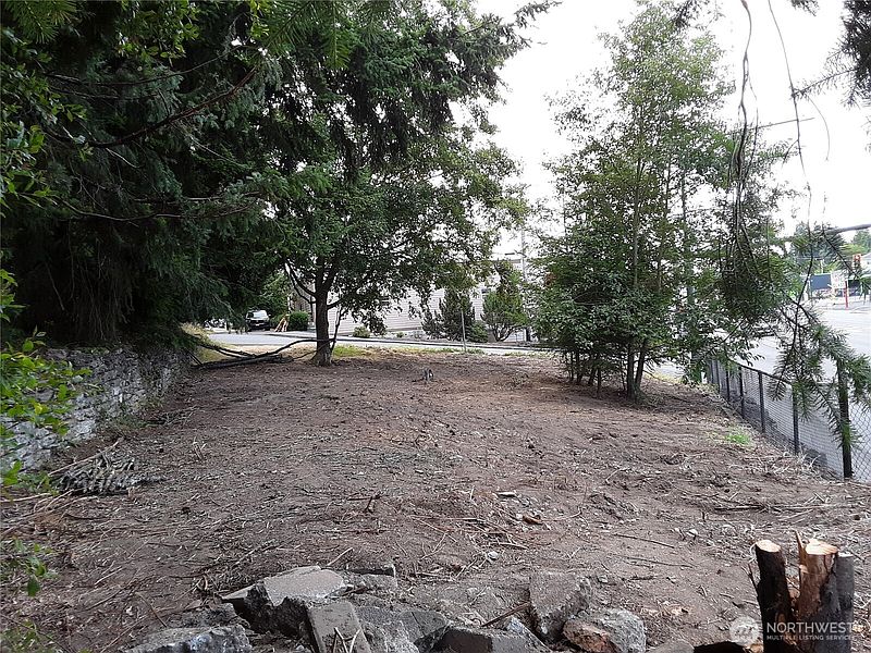 5th image of 4629 Evergreen Way
