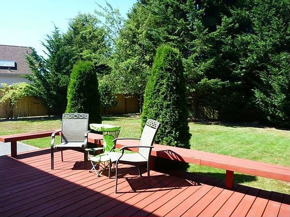 Mature trees for privacy.