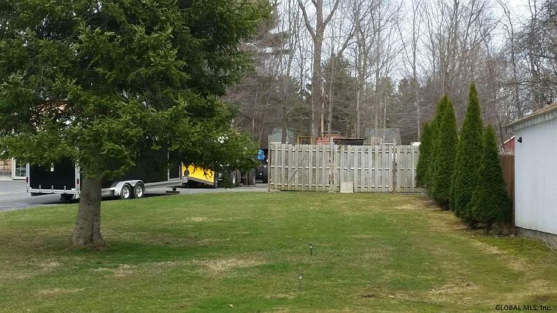 3rd image of 606 Rock City Road