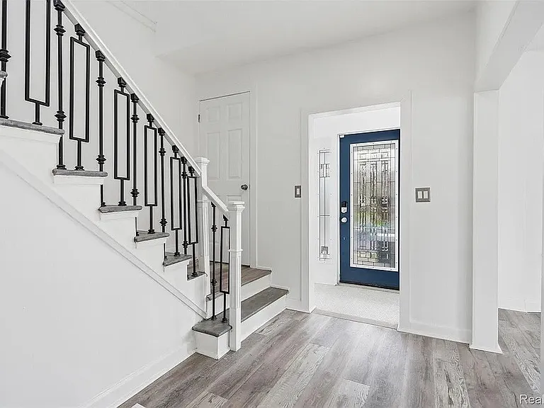 725 Lakewood St — Photo 6