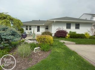37725 Maplehill St, Harrison Township, MI 48045