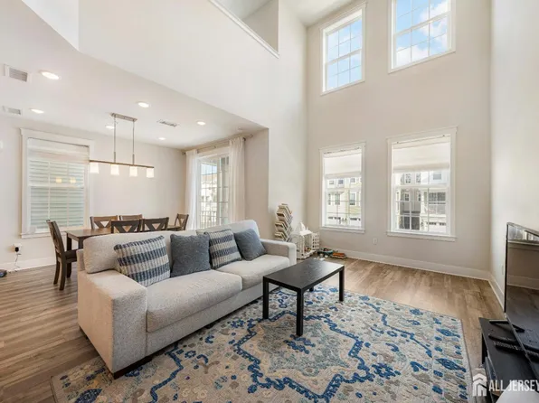 707 Station Rd, Dunellen, NJ 08812