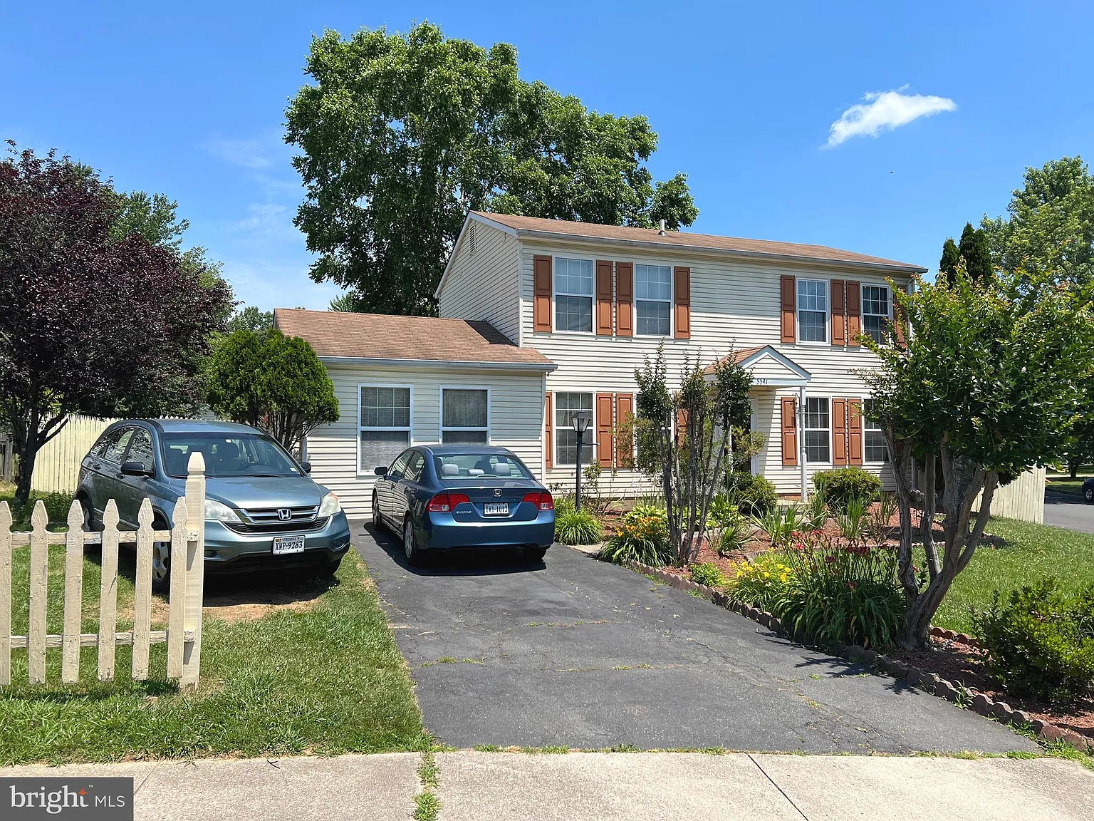 5591 Roundtree Dr photo 1