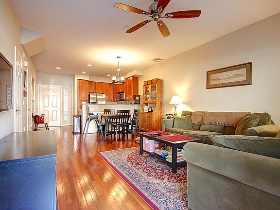3rd image of 2330 1st Ave Unit 102