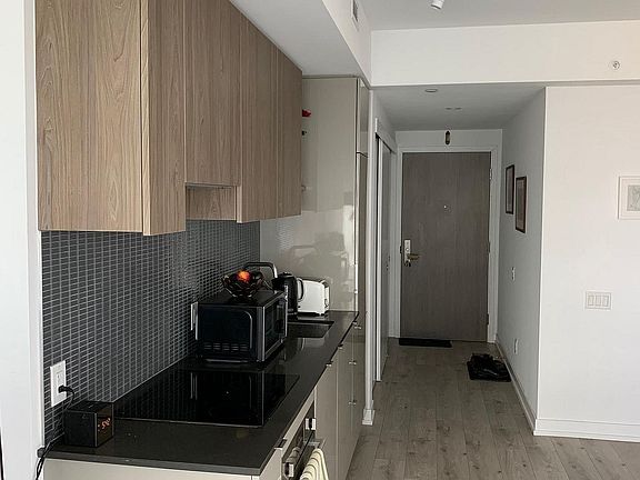 5th image of 161 Roehampton Ave #3608