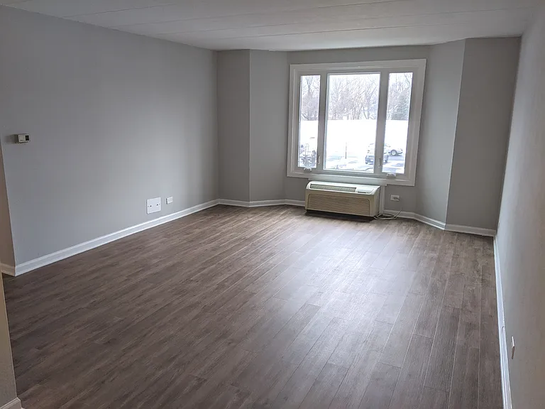 1 Renaissance Pl #104 — Photo 4