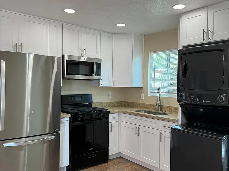 813 Carey Rd — Photo 14