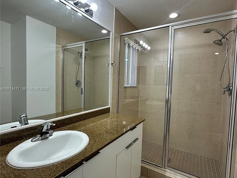 324 NE 3rd St #D — Photo 27