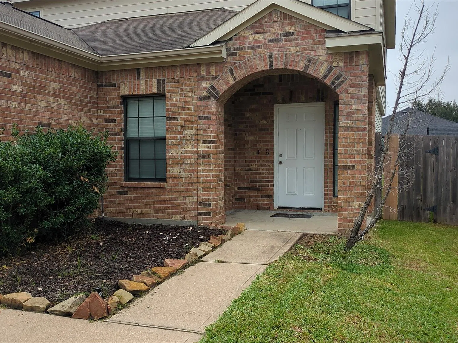 4 bed, 2.5 bath, 2077 sqft, $1,950 — Photo 4