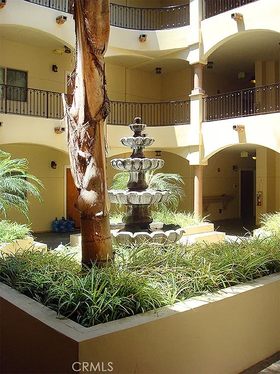 3 bed, 2.5 bath, 1657 sqft, $4,995 — Photo 2